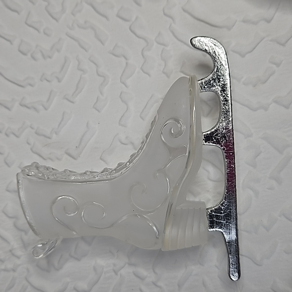 DEPT 56 FROSTED ACRYLIC ICE SKATES SET OF 3 - Picture 5 of 8